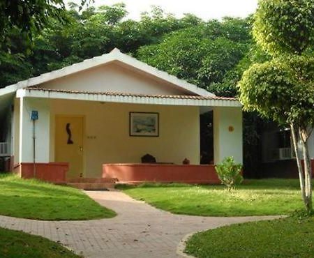 Pragati Resorts Kundakal Bagian luar foto